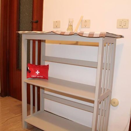 Апартаменты Casa Bilocale In Centro Vicino Stazione Вогера Экстерьер фото