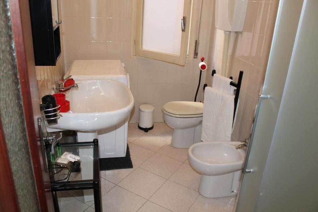 Апартаменты Casa Bilocale In Centro Vicino Stazione Вогера Экстерьер фото