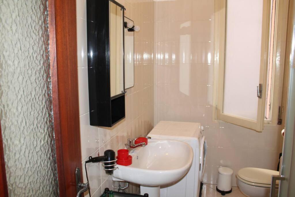 Апартаменты Casa Bilocale In Centro Vicino Stazione Вогера Экстерьер фото